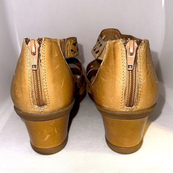 Earth Cutout Leather Wedge Sandals Size 12 - EUC - Picture 3 of 10
